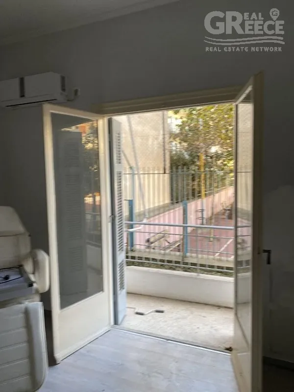 Entrée - Renovated Studio with Park View in Athens Centre