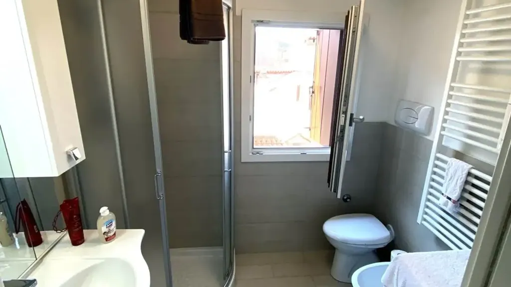 Salles de bain - 2-Bedroom Apartment in Chioggia Historic Centre