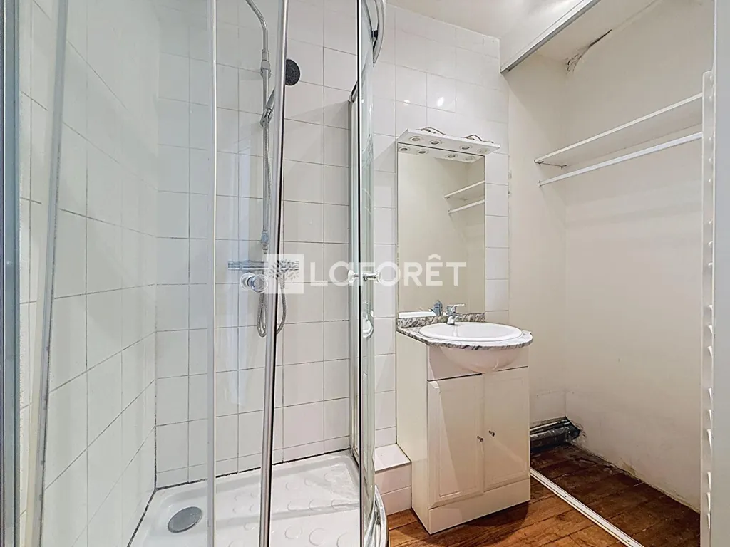 Salles de bain - Studio Art Nouveau avec Ascenseur à Paris 16ème