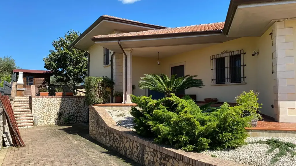 Extérieur - Rustic Villa with Garden in Lattarico