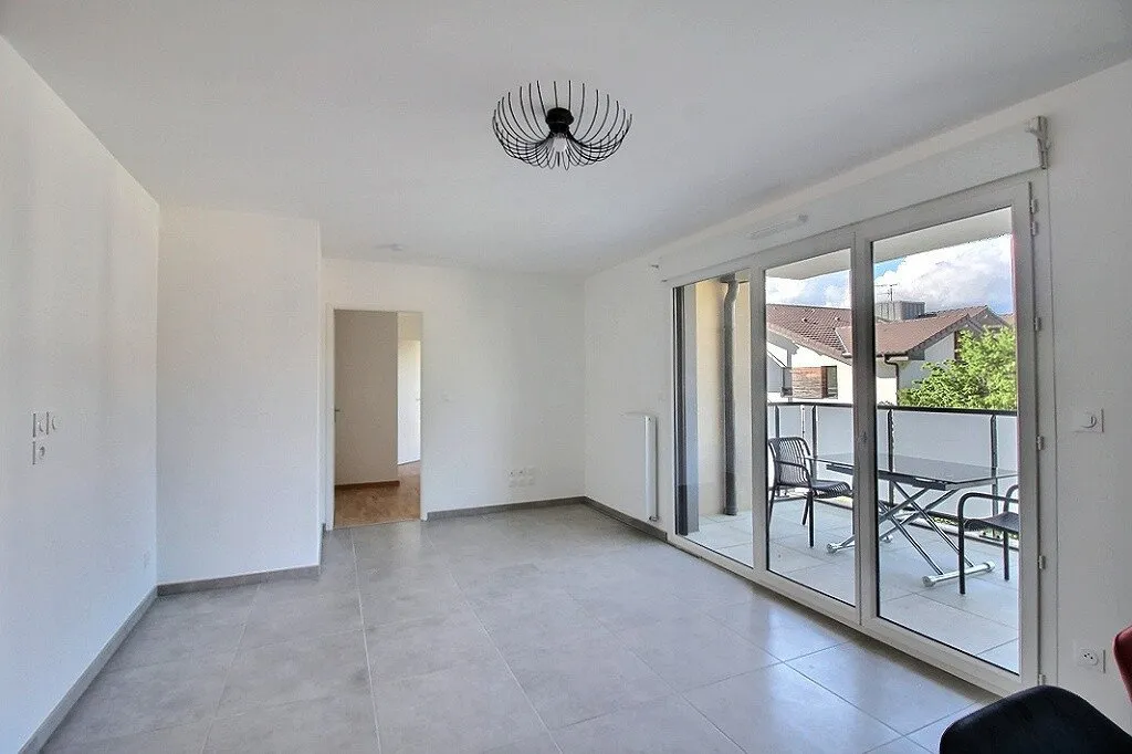 Séjour - Appartement 2 Pièces avec Terrasse à Thonon-les-Bains