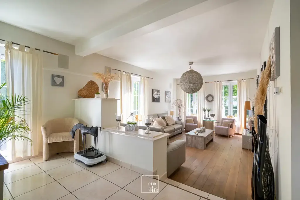 Séjour - Villa Charmante avec Jardin Sécurisé dans un Cadre Boisé