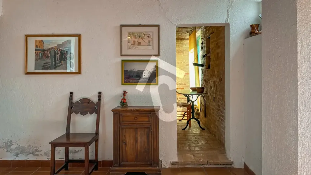 Esik - Rustic House with Private Garden in Jesi