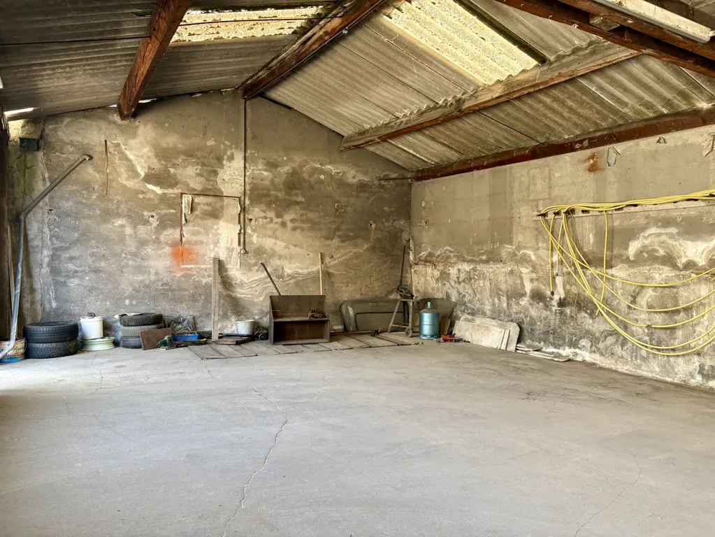 Garage - Maison de Ville avec Balcon à Tournus