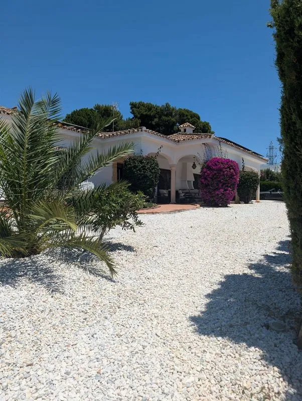 Exterior - Chalet with Pool and Terrace in Las Gardenias