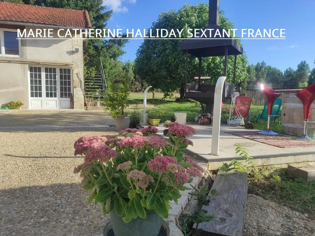 Terrasse - Ferme Rénovée avec 2 Gîtes et Cour Intérieure à Périgueux
