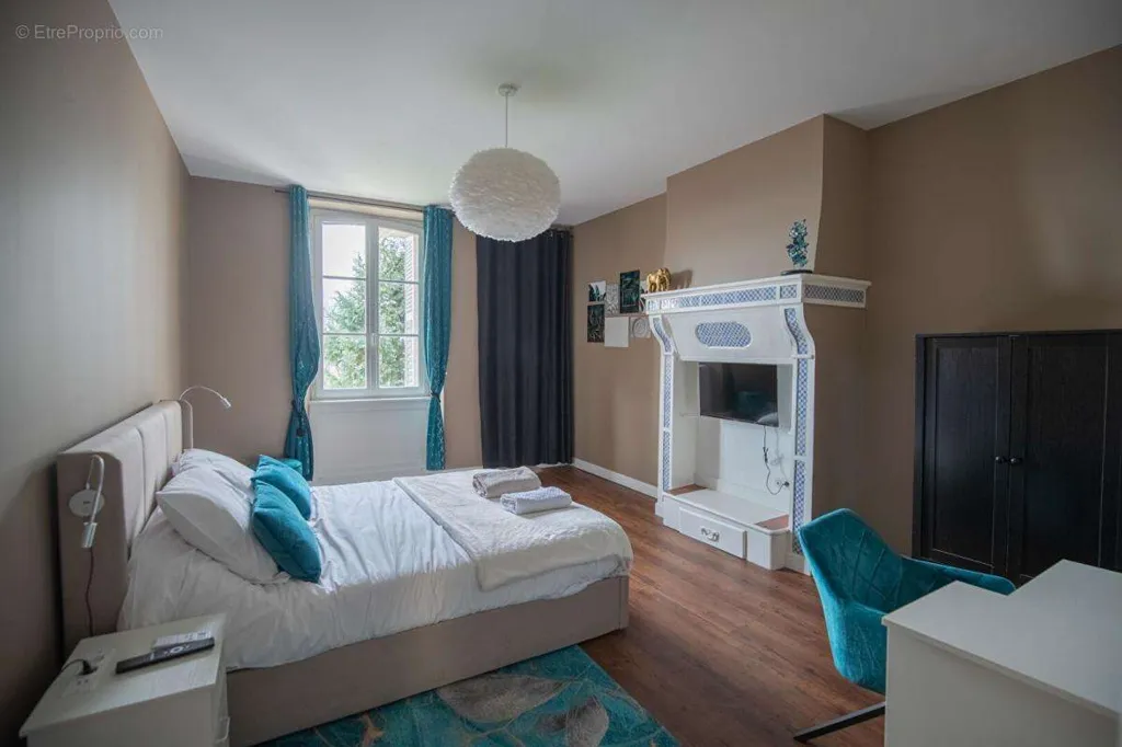 Chambres - Immeuble de Prestige avec Jardin à Limoges