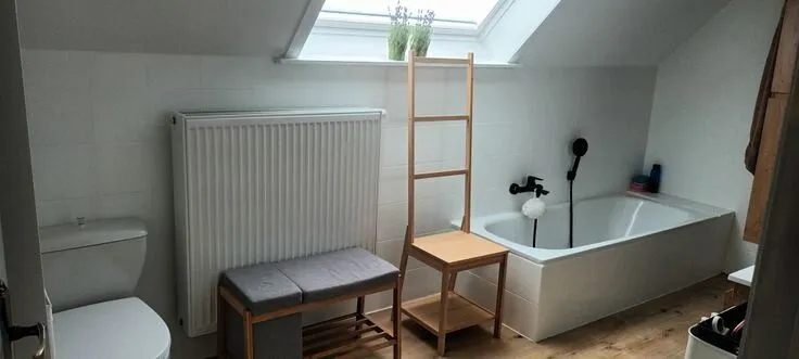 Salles de bain - Villa Spacieuse avec Jardin dans un Quartier Résidentiel