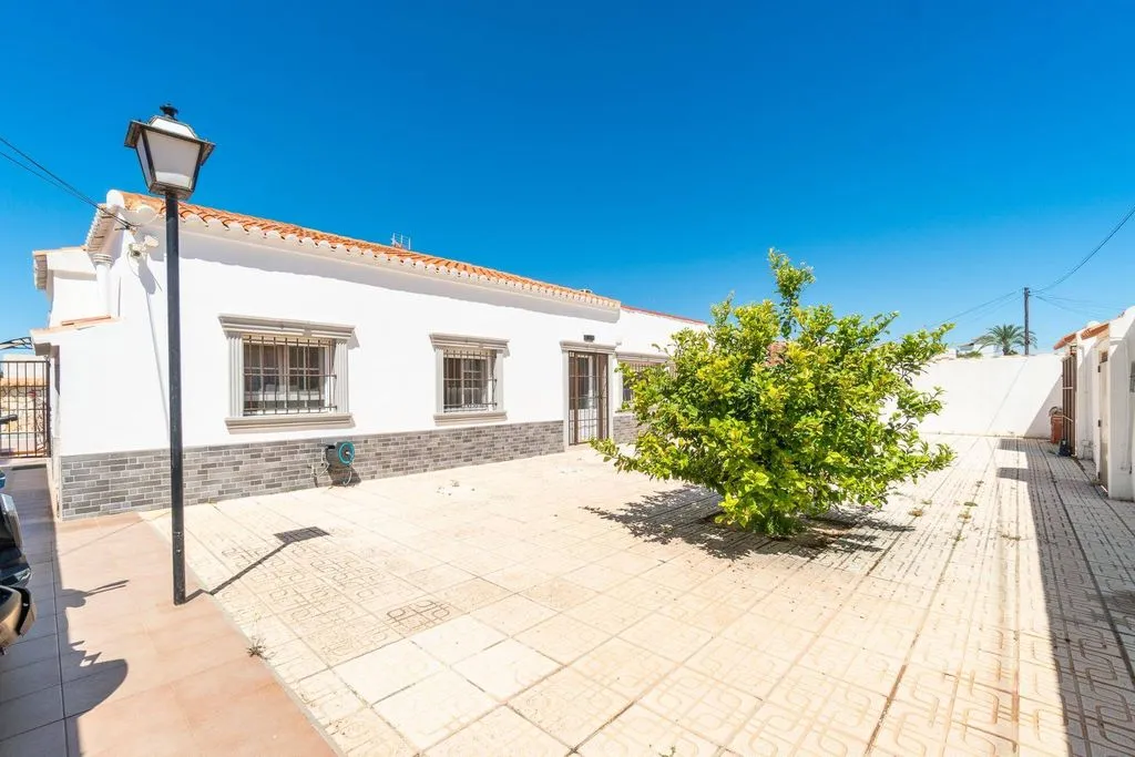 Exterior - Luxury Villa with Pool in Torrevieja