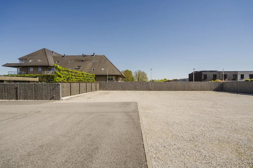 Extérieur - Showroom avec atelier et parking à Zwevegem