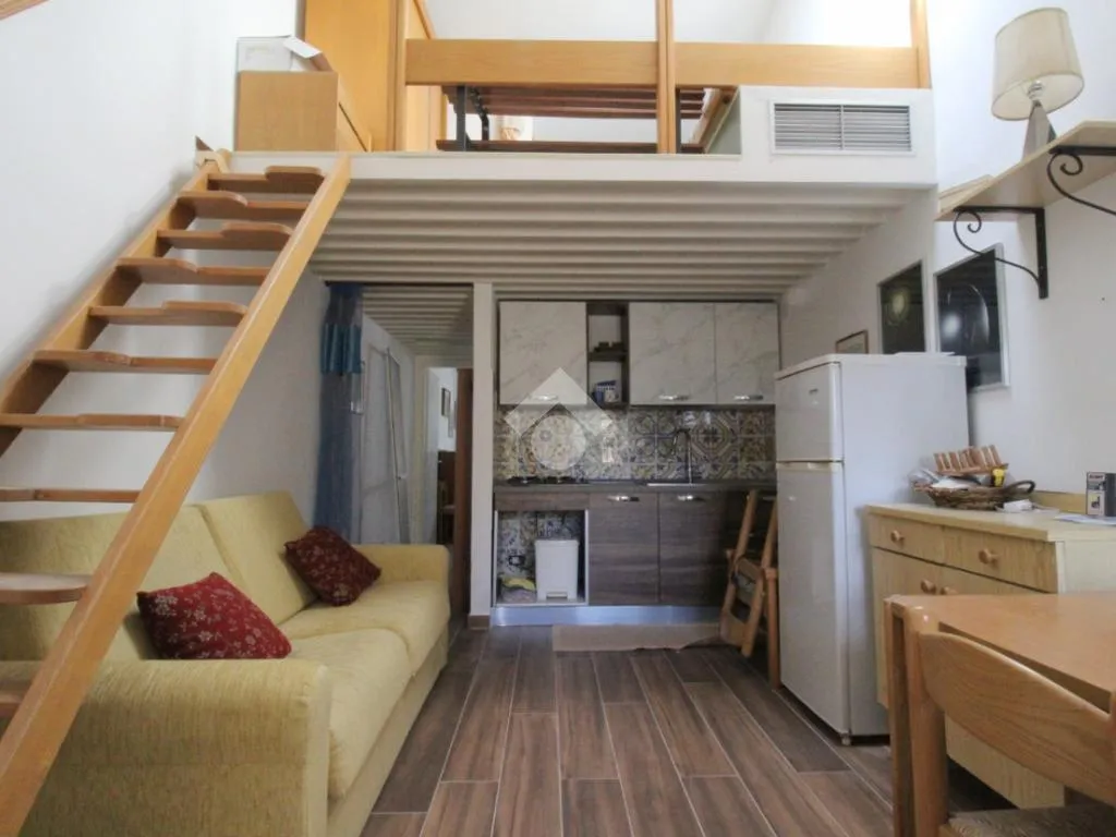 Soggiorno - Fully Rented Trilocale with Balcony in Capo Piccolo