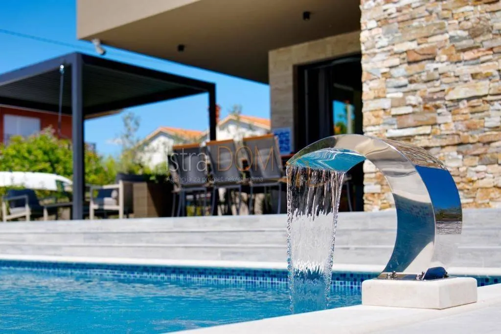Bassein - Modern Villa with Pool in Marčana