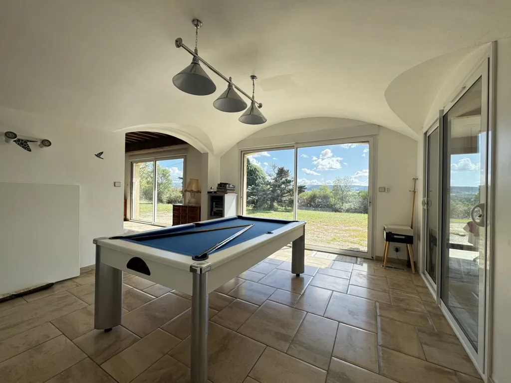 Rooms - Luxury House with Large Garden in Beaurepaire