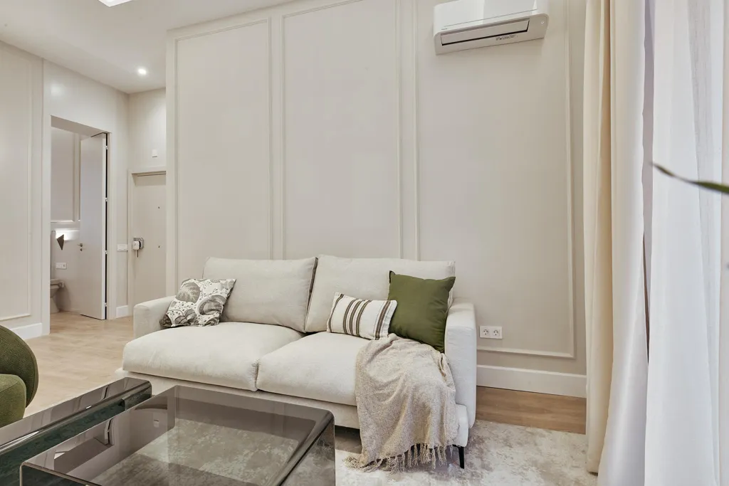Elutuba - Transforming Flat with Balconies in Madrid