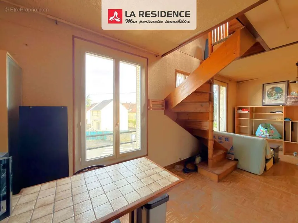 Elutuba - Charming Duplex in Herblay Centre