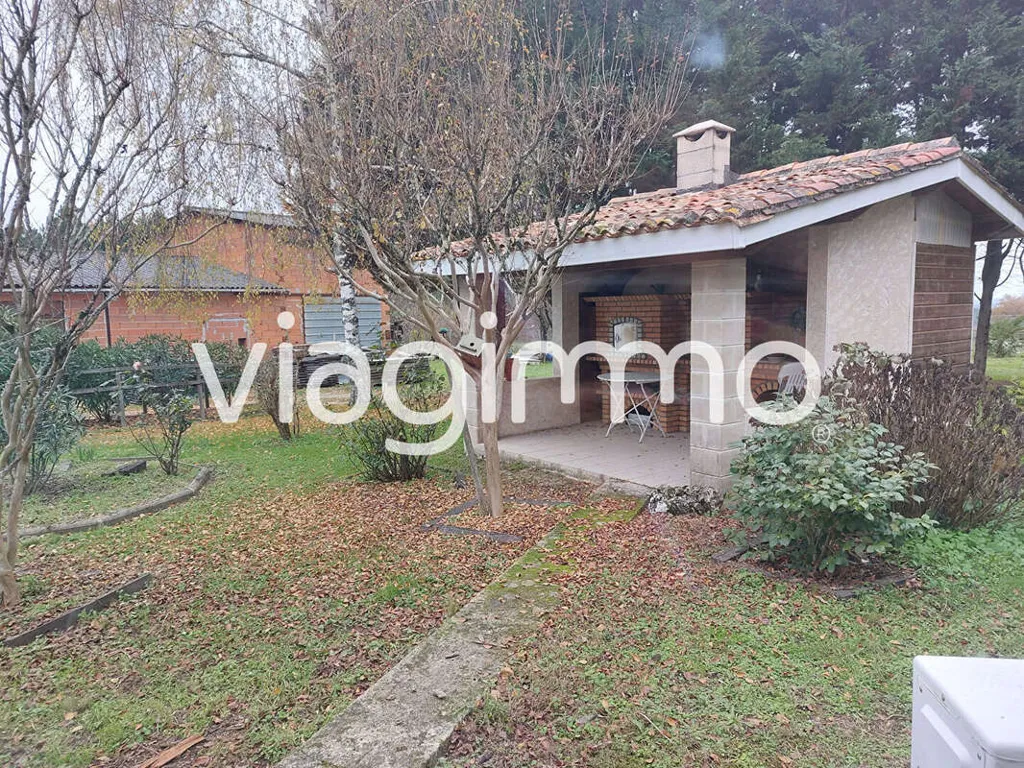 Giardino - Six-Bedroom House with Garden in Chillac