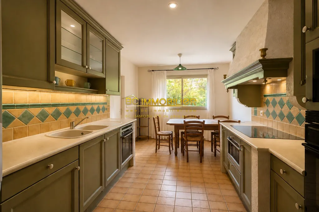 Cuisine - Appartement T6 avec Terrasse dans Résidence Sécurisée à Parc Berger