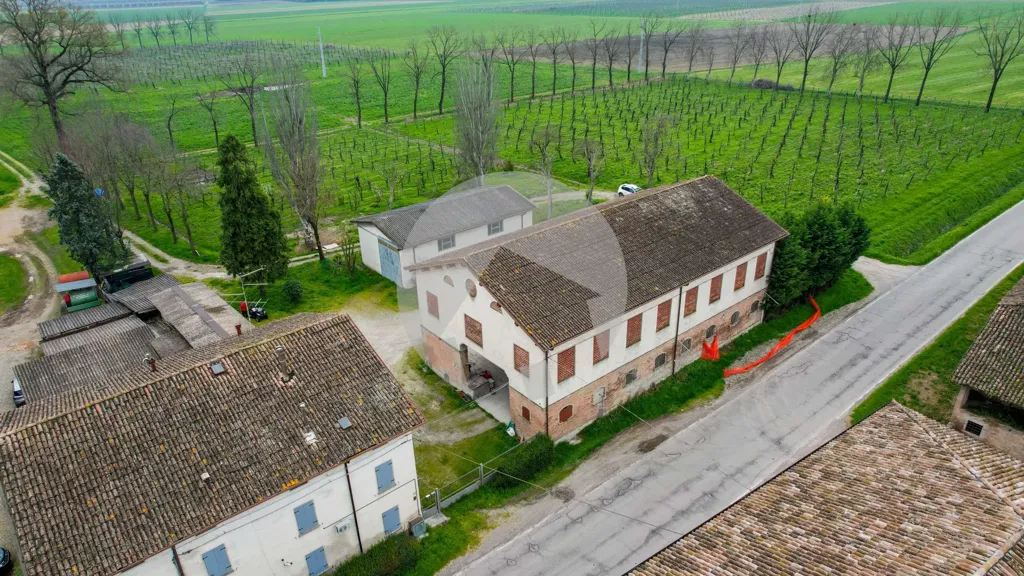 Vue aérienne - Rustic Building with Land Potential in Reggio Emilia