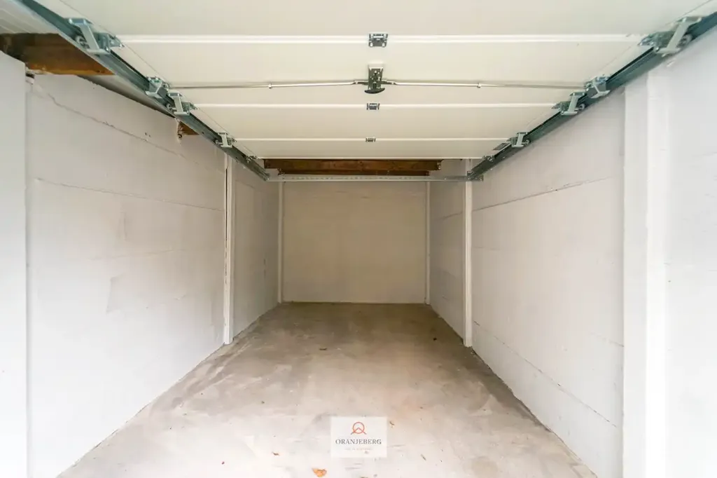 Garaaž - Garage Box in Edward Pynaertkaai, Gent