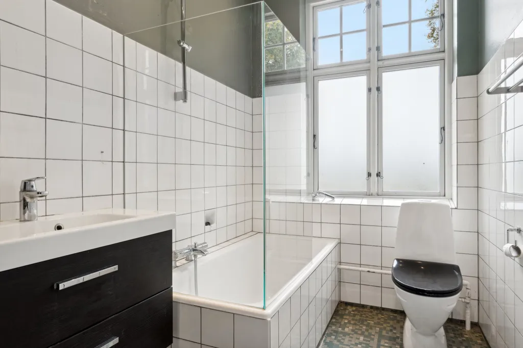 Vannitoad - Renovated Rectory with Forest View in Hvedstrup