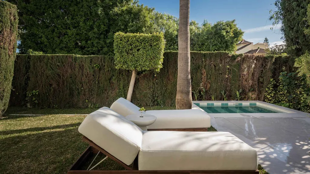 Piscine - Corner Semi-Detached Villa with Pool in Marbella