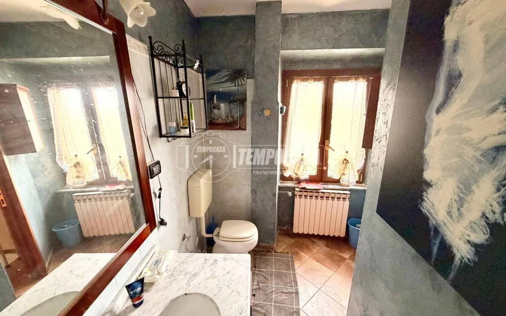 Salles de bain - Rustic Terraced House with Balcony in Almese