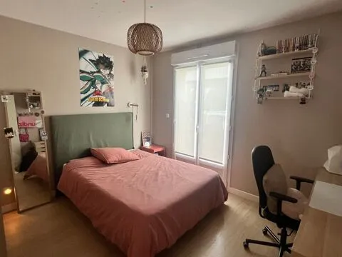 Chambres - Maison Plain-Pied avec Jardin et Garage à Proximité des Écoles
