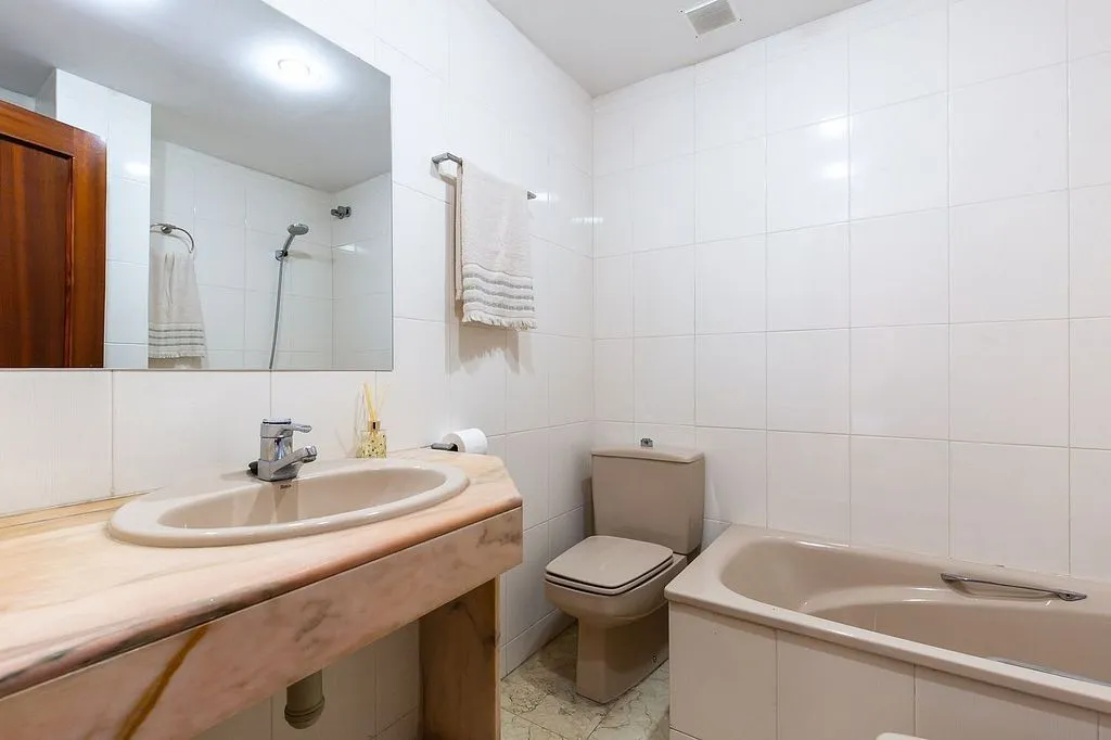 Salles de bain - Apartment with Terrace in Sant Just Desvern