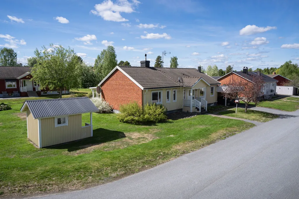 Vue aérienne - 1-Storey House with Garden in Burträsk