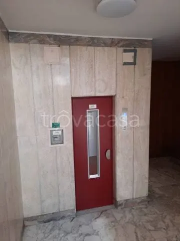 Esik - Auction Apartment with Balcony in Turin