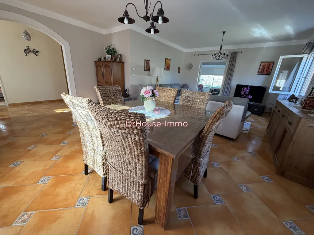Salle à manger - Maison avec Piscine et Garage à Salindres
