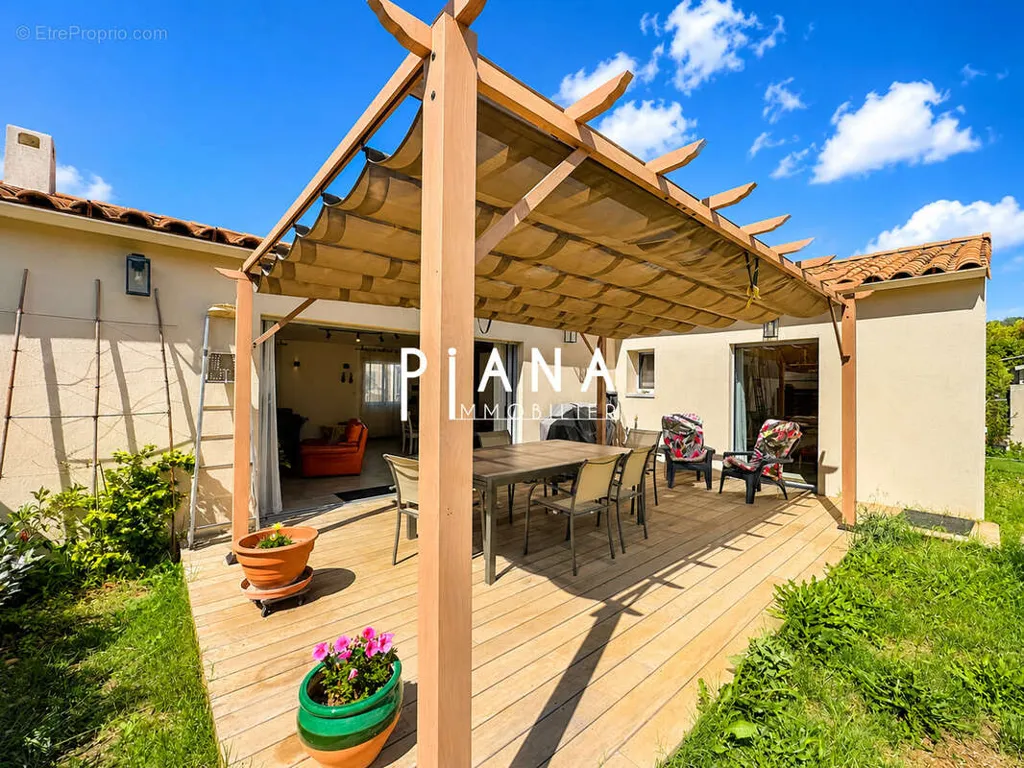 Terrass - Eco-Friendly Villa with Pool in Saint-Zacharie