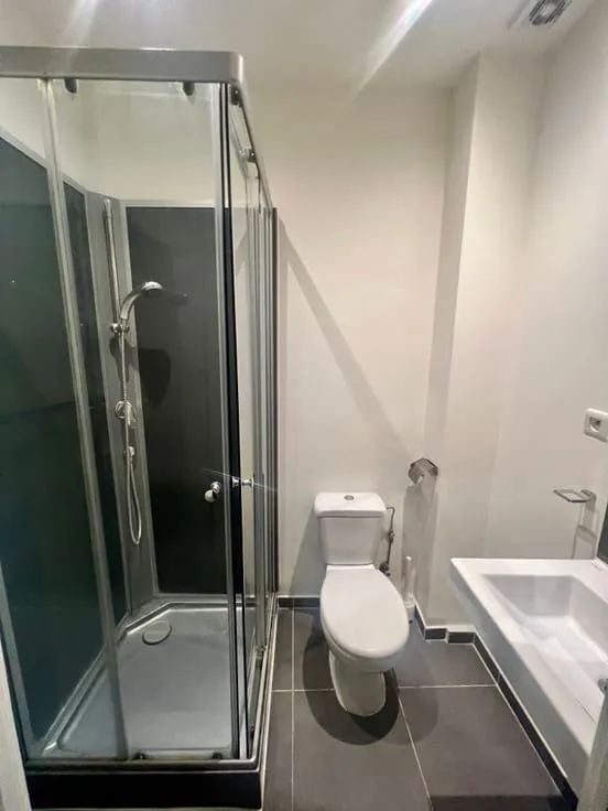 Salles de bain - Maison de Rapport avec Terrasse dans le Quartier de l'UE à Bruxelles