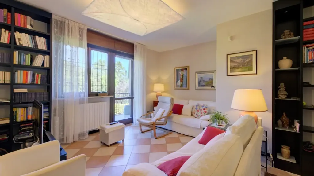 Soggiorno - Apartment with Double Balcony in Turin