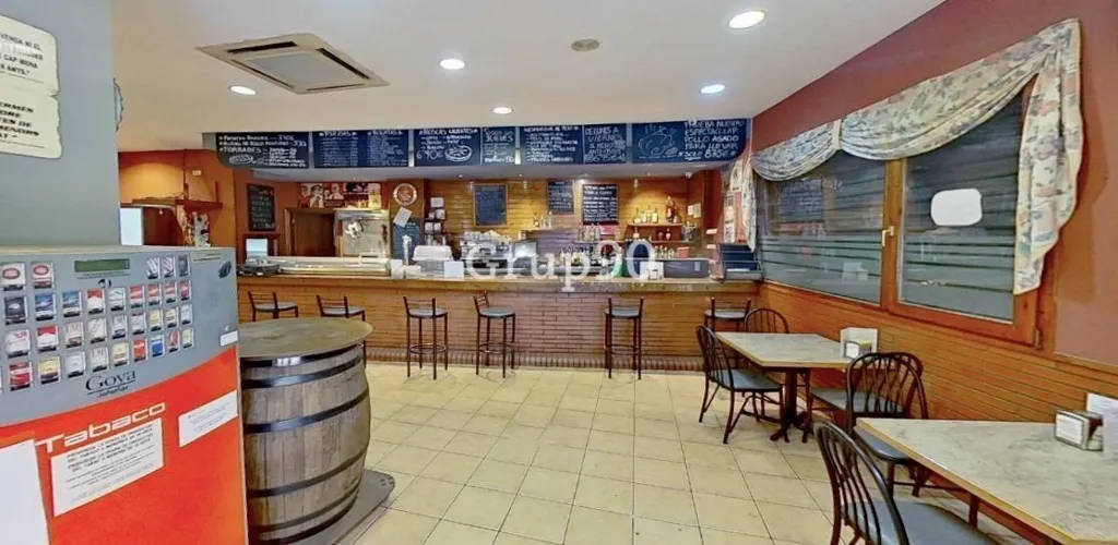 Rooms - Restaurant for Rent with Terrace in Lleida