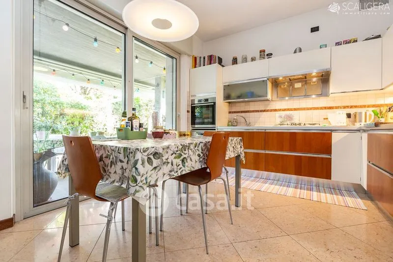 Salle à manger - Minimalist Villa with Private Garden in Legnago