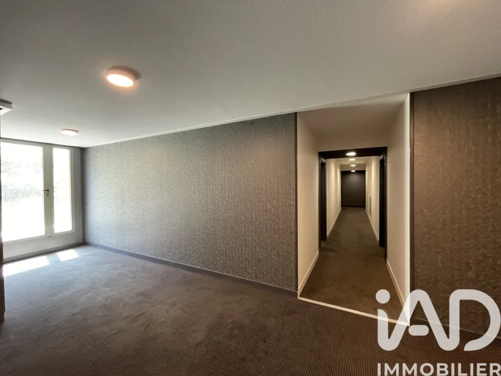 Esik - Spacious T2 with Balcony in Lormont