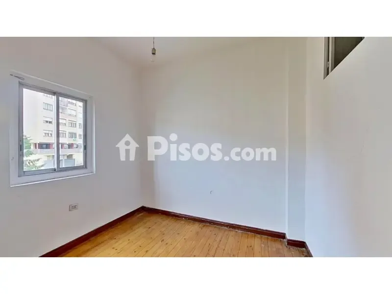 Pièces - Apartment for Renovation with Trunk in Santander
