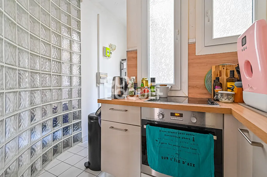 Cucina - Spacious Apartment with Lift in Rue Taine
