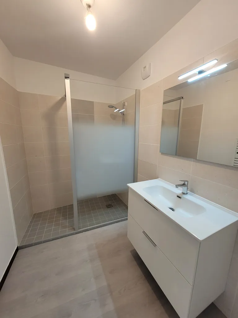 Salles de bain - Appartement T3 Rénové avec Balcon à Auch