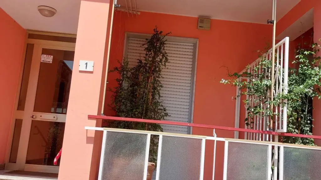 Hallway - 3-Bedroom Apartment with Balcony in Albenga
