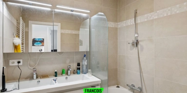 Salles de bain - Appartement Moderne avec Terrasse au Centre d'Ostende