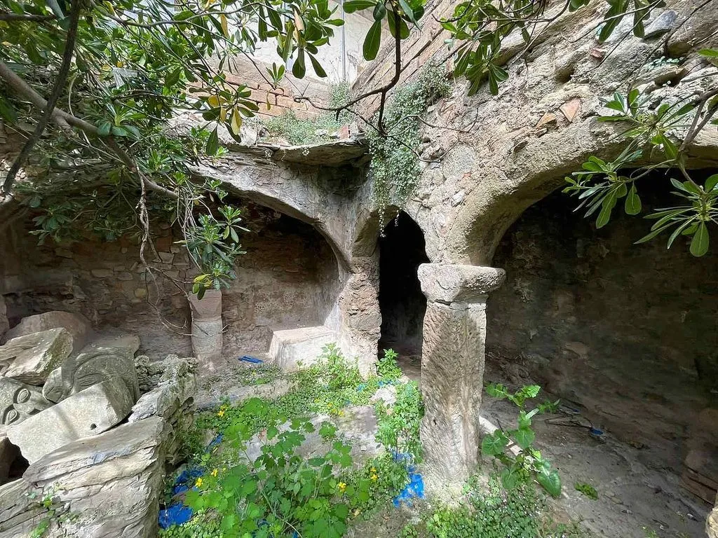 Aed - Stone Semi-detached House with Garden in Moià