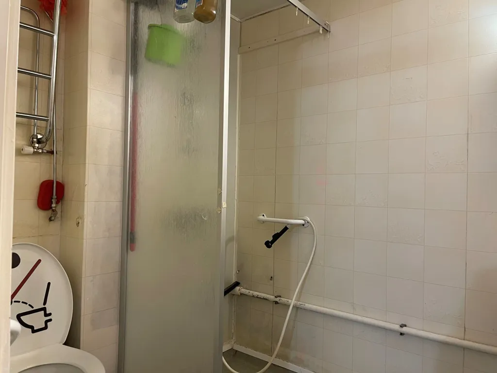 Vannitoad - First-Floor Flat with Glazed Balcony in Lauste