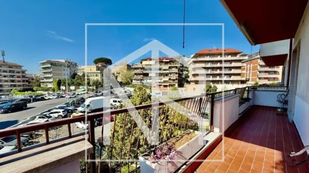 Rõdu - Ristruttured Apartment with Balcony in Rome