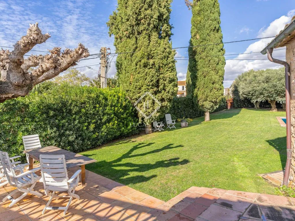 Garden - Traditional Stone Cottage with Pool in Bàscara