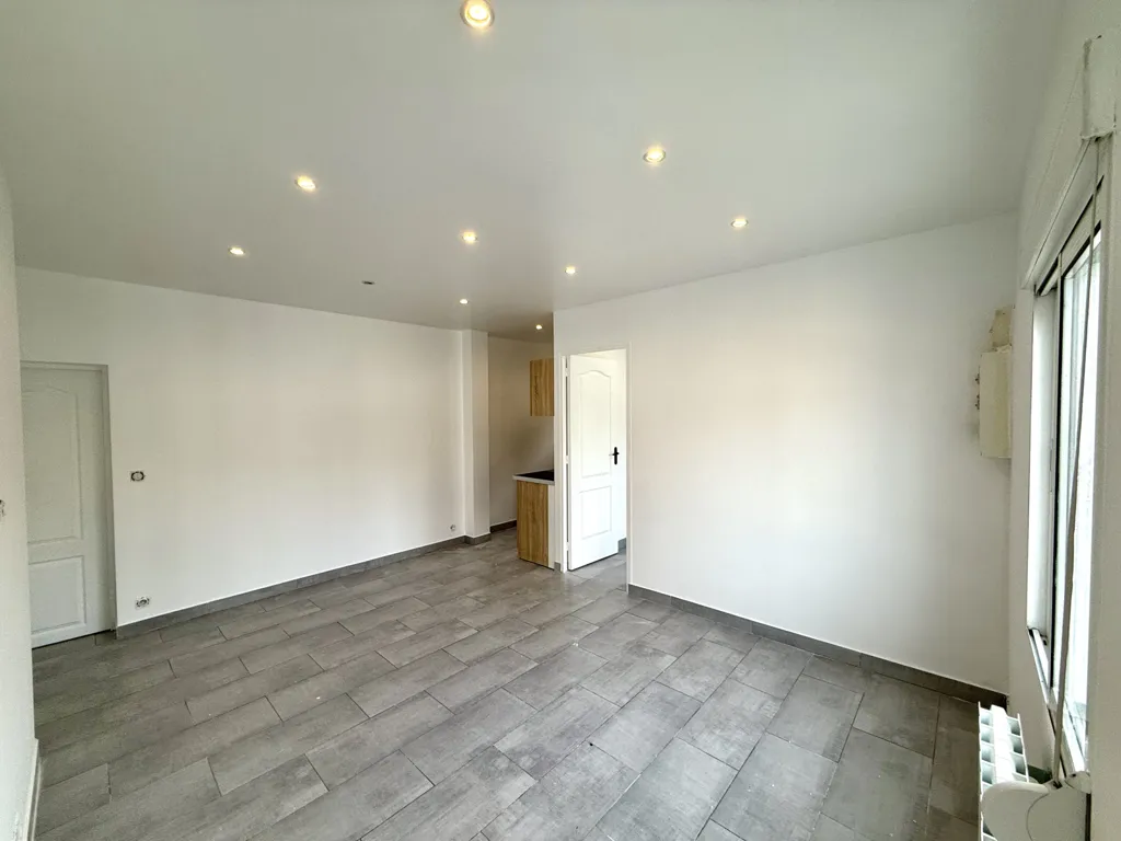 Elutuba - Refurbished 2-Bed Flat near Tramway in Sevran