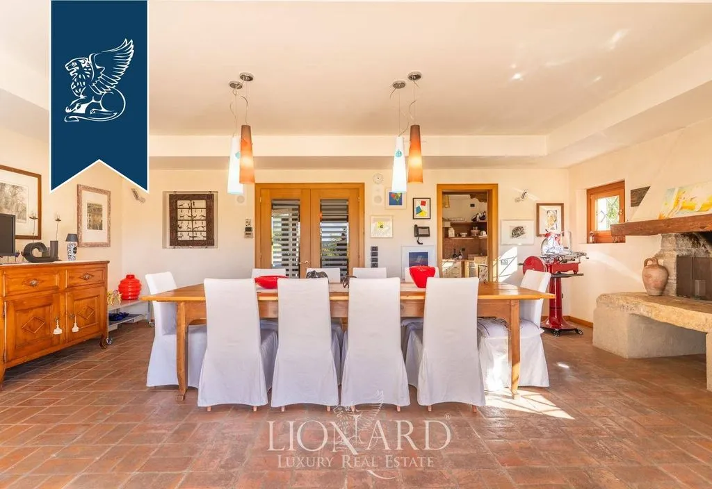 Dining Room - Luxury Villa with Private Park in Conegliano