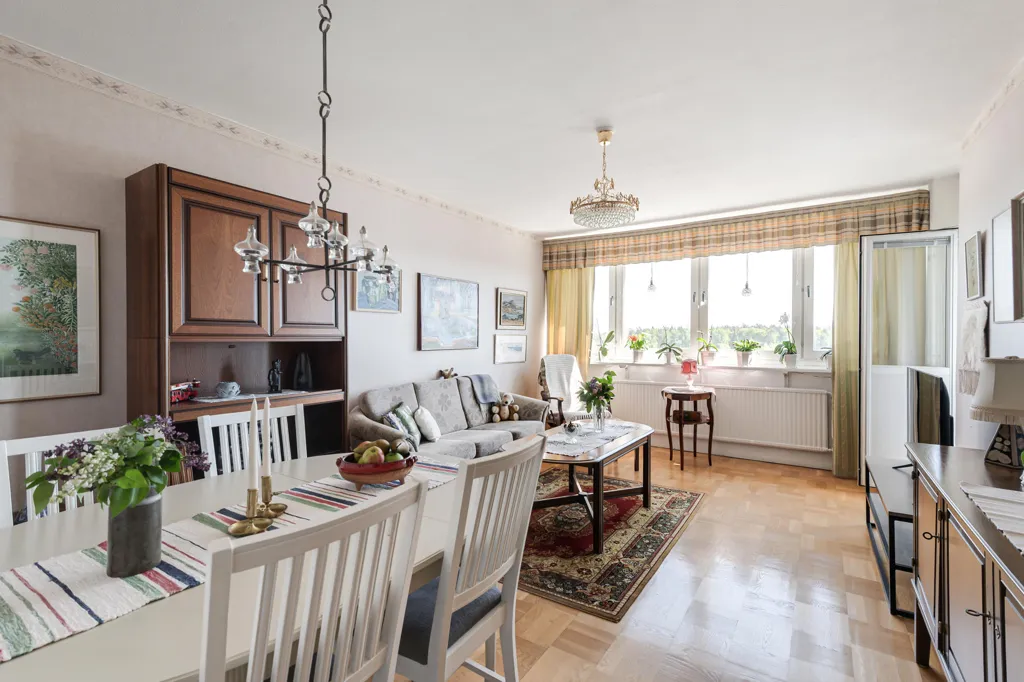 Söögituba - Apartment with Balcony View in Popular Area