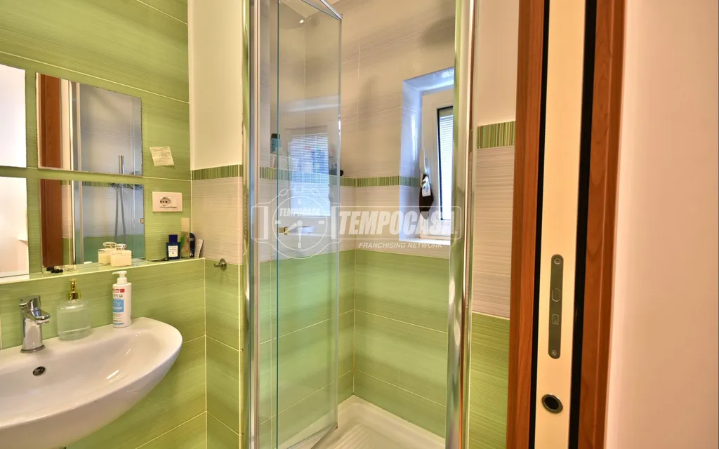 Salles de bain - Restored Apartment with Double Garage in Osimo
